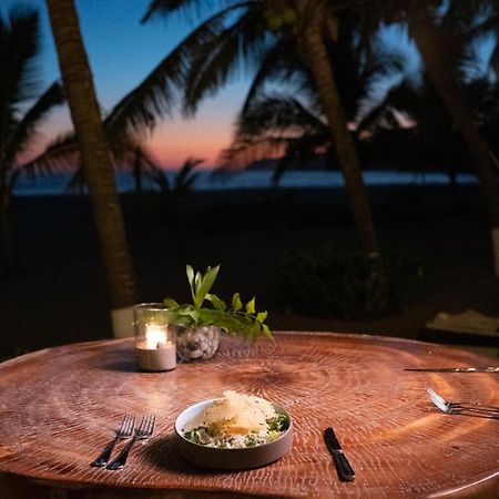 Puertas Paraiso Hotel Boutique ซีฮัวตาเนโค ภายนอก รูปภาพ