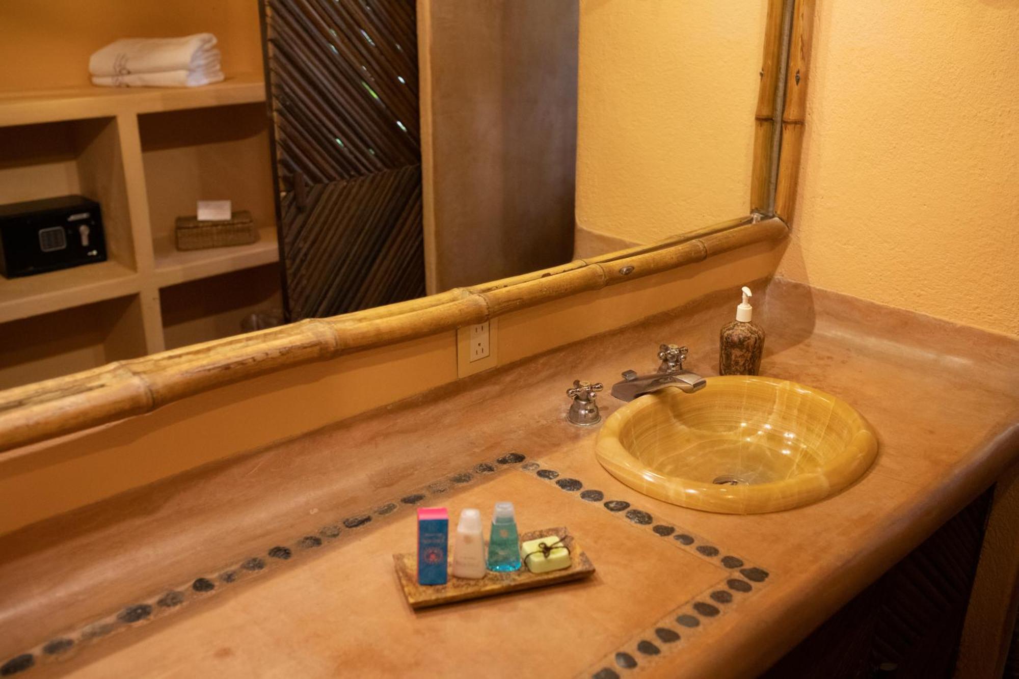 Puertas Paraiso Hotel Boutique ซีฮัวตาเนโค ภายนอก รูปภาพ