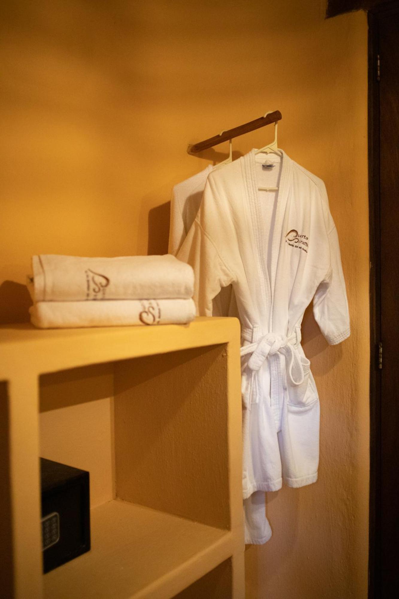 Puertas Paraiso Hotel Boutique ซีฮัวตาเนโค ภายนอก รูปภาพ