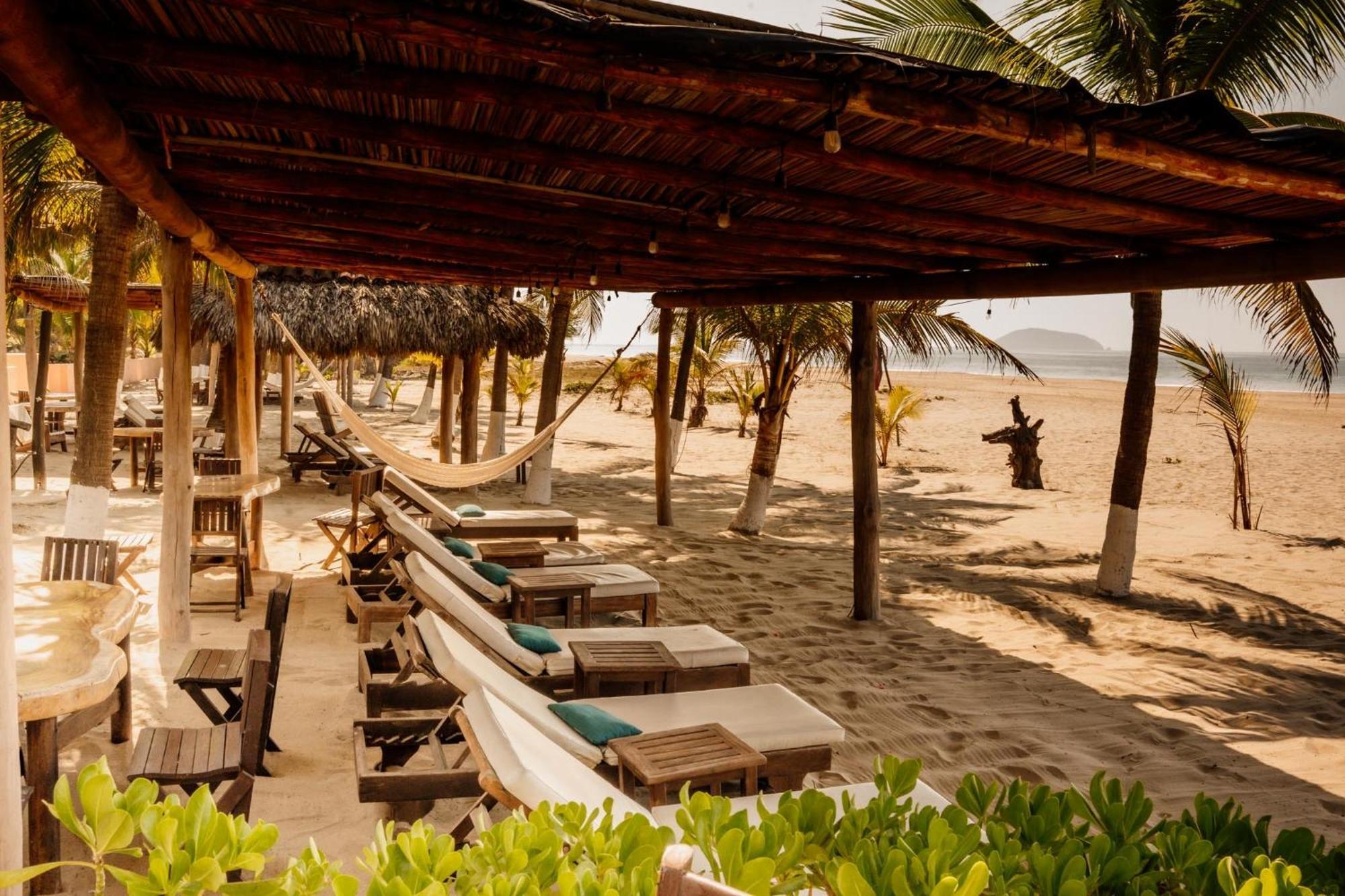 Puertas Paraiso Hotel Boutique ซีฮัวตาเนโค ภายนอก รูปภาพ