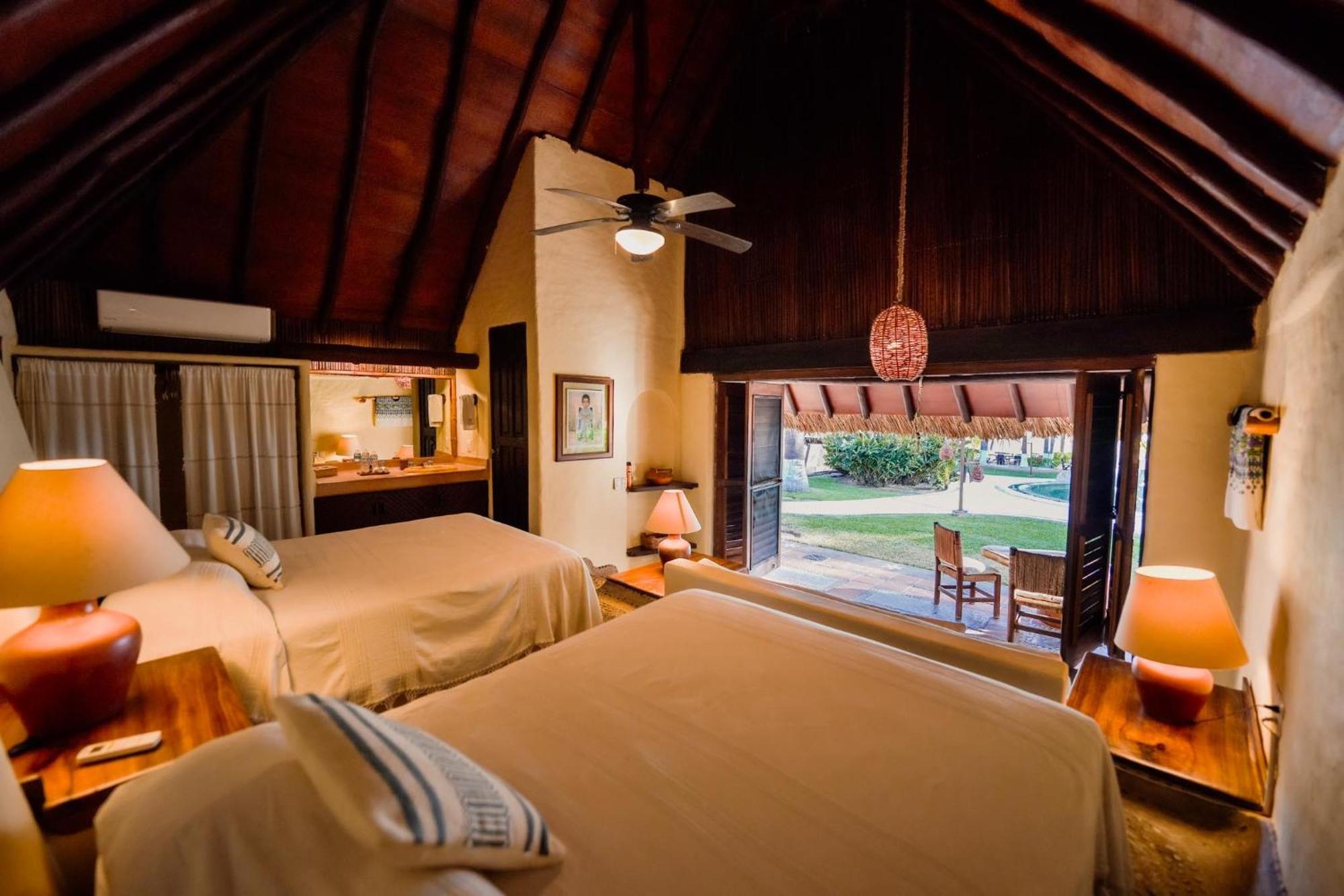 Puertas Paraiso Hotel Boutique ซีฮัวตาเนโค ภายนอก รูปภาพ